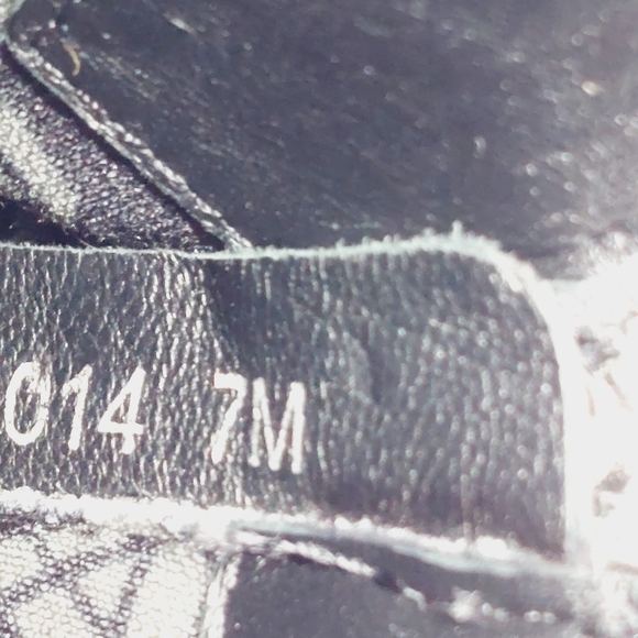 Aquatalia Black Suede Notched Block Heel Side Zip Ankle Boots M492 - Picture 10 of 12